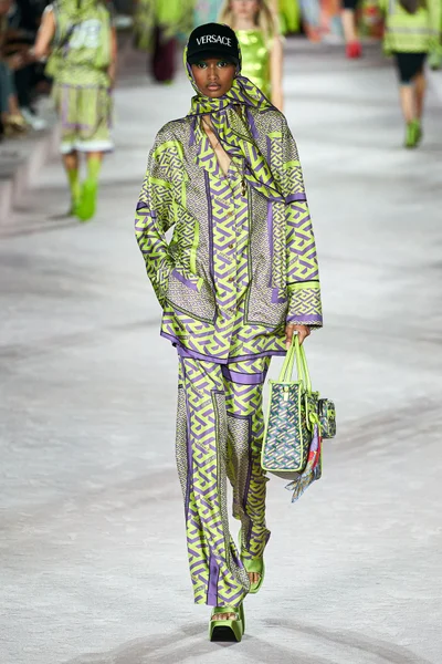 Look 61